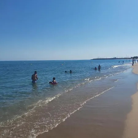 Junto La Playa Apartamento